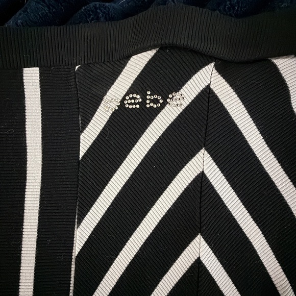 B/W Bebe Maxi Skirt, 2 high slits in the front, Size M - Picture 5 of 5